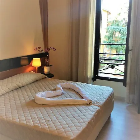 מלון Hotel Dozza