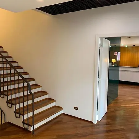 מלון Hotel Dozza דוצה