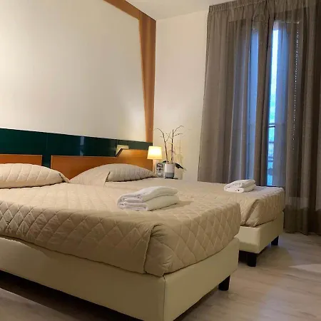 Отель Hotel Dozza